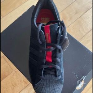 New in box Adidas x Thrasher Ltd Edition men’s sz 6 (ladies sz 8) running shoes